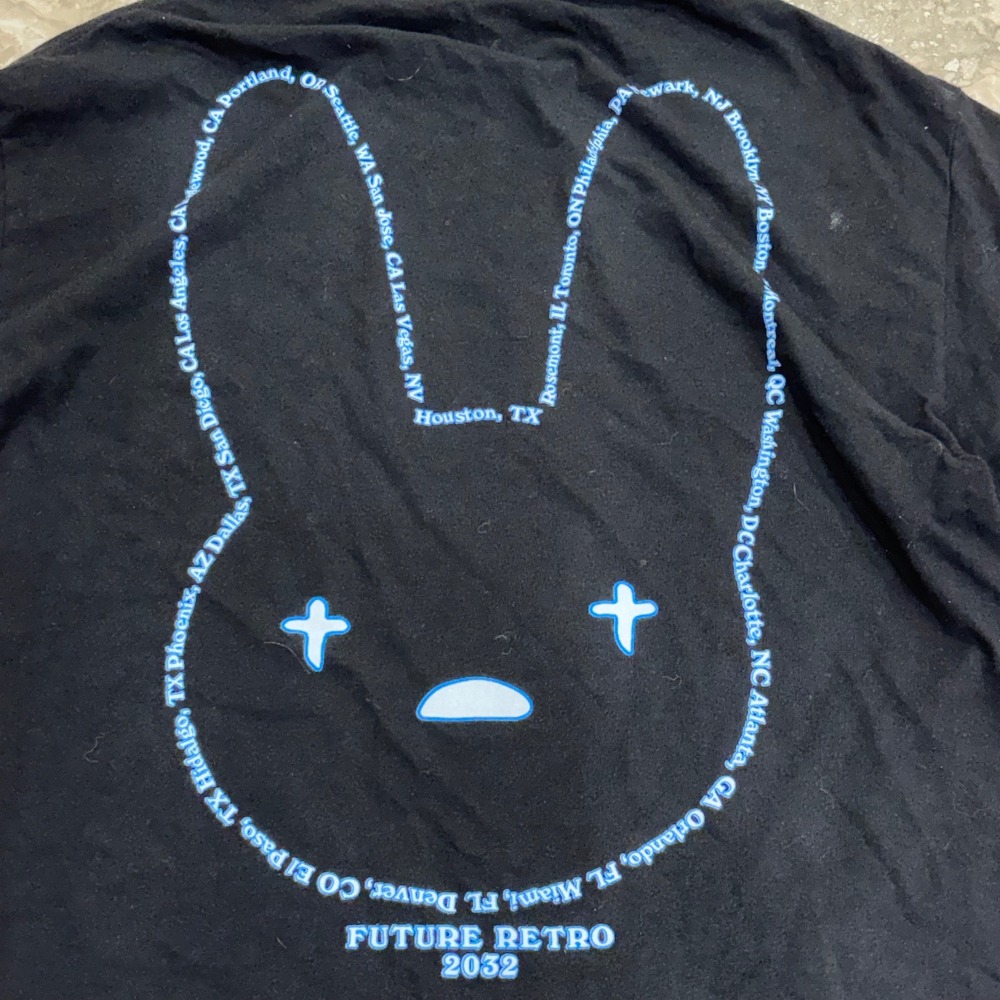 Bad Bunny El Ultimo Tour Del Mundo T-Shirt Mens XL Black Future Retro 2032 Tour - Picture 3 of 8